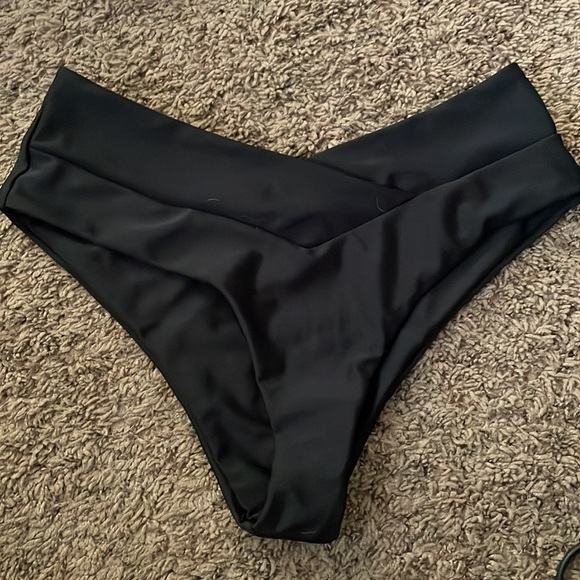 bikinis - Picture 2 of 5